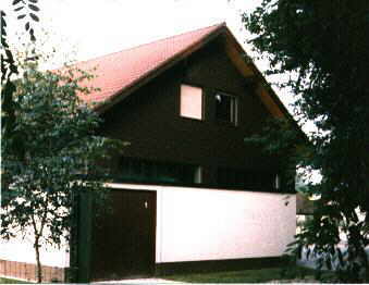 Wohn.v._hinten_1989.jpg (13089 Byte)
